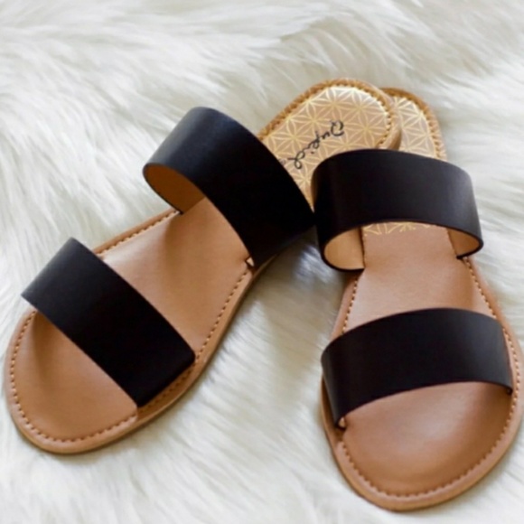 Qupid Shoes - 🆕️ Two-band Slides (LAST PAIR)